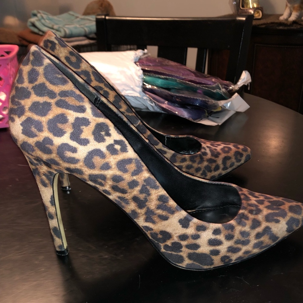 Express leopard print pumps